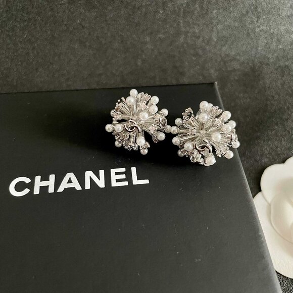 Chanel earrings - Picture 2 of 5